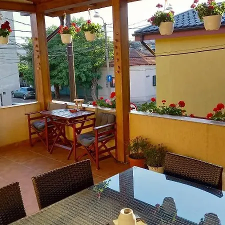 Konukevi Trandafir 3*