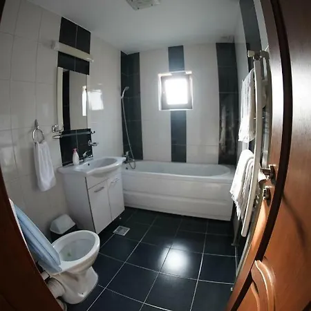 Trandafir Konukevi 3*