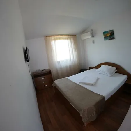 Trandafir 3*